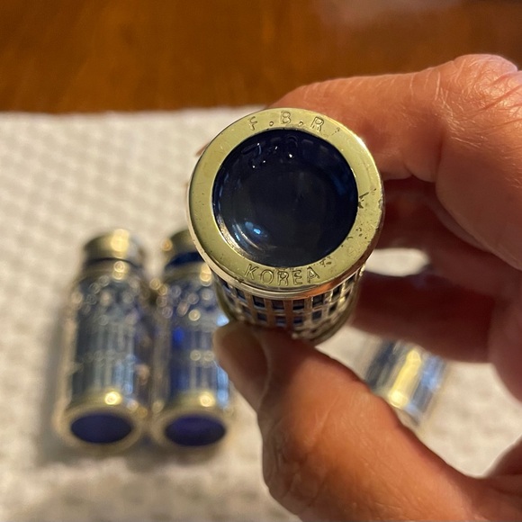 F.B. Rogers Silver Plate Cobalt Blue 1950s Vintage Salt & Pepper Shakers Set - Picture 4 of 5